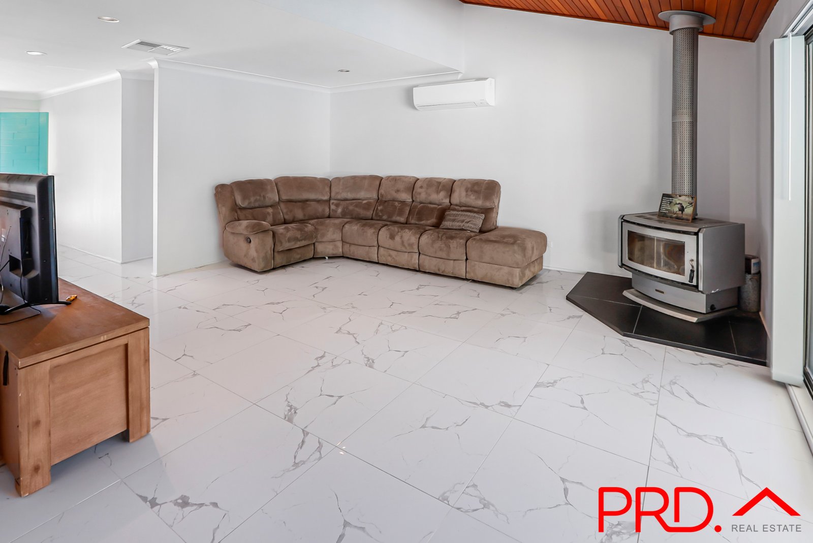 6 Waree Drive TAMWORTH 3