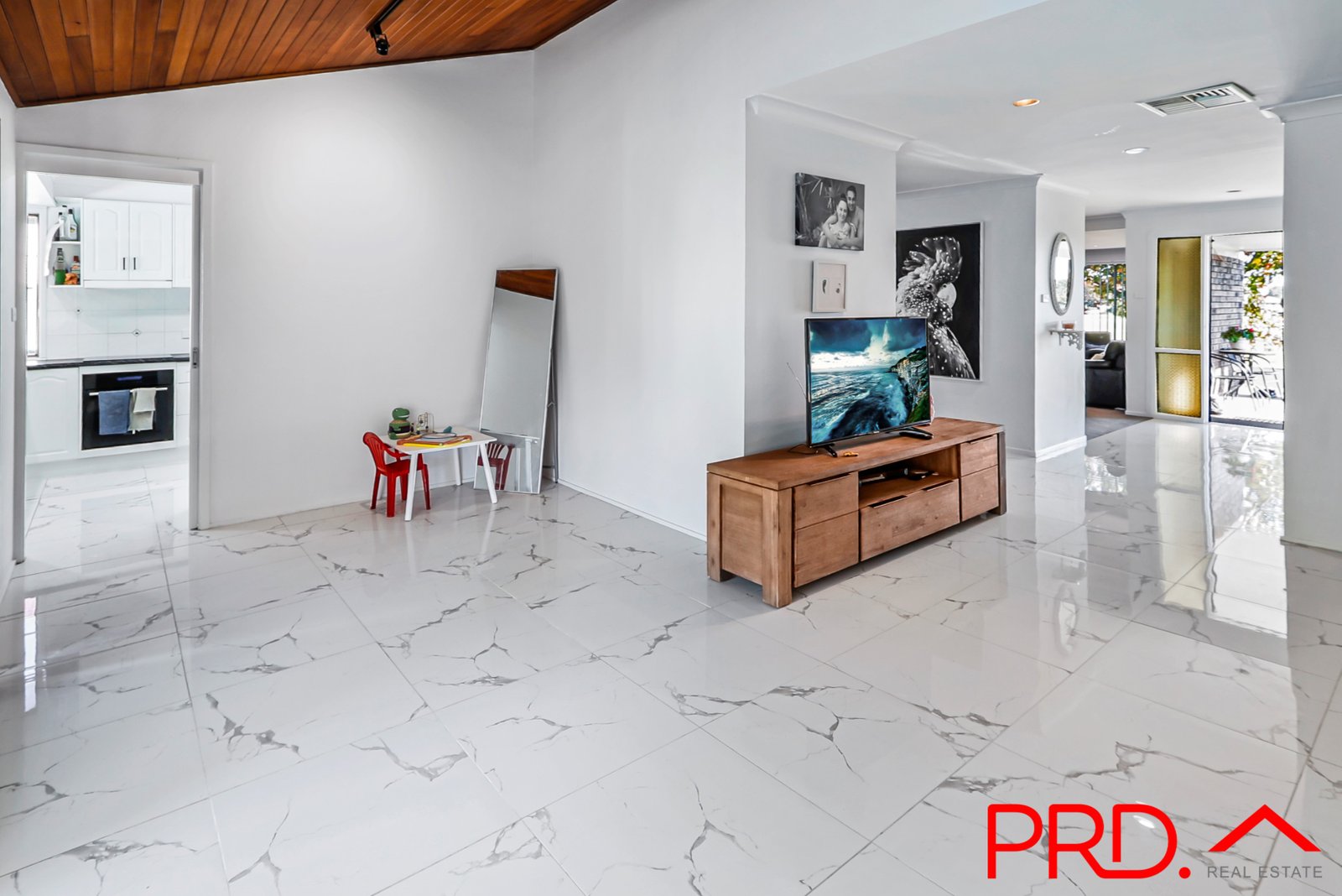 6 Waree Drive TAMWORTH 4