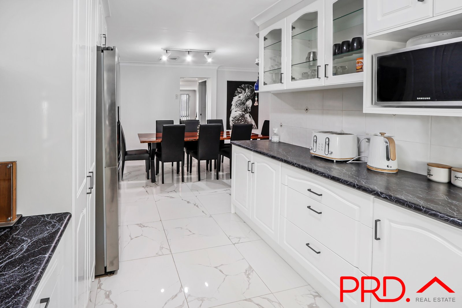 6 Waree Drive TAMWORTH 6