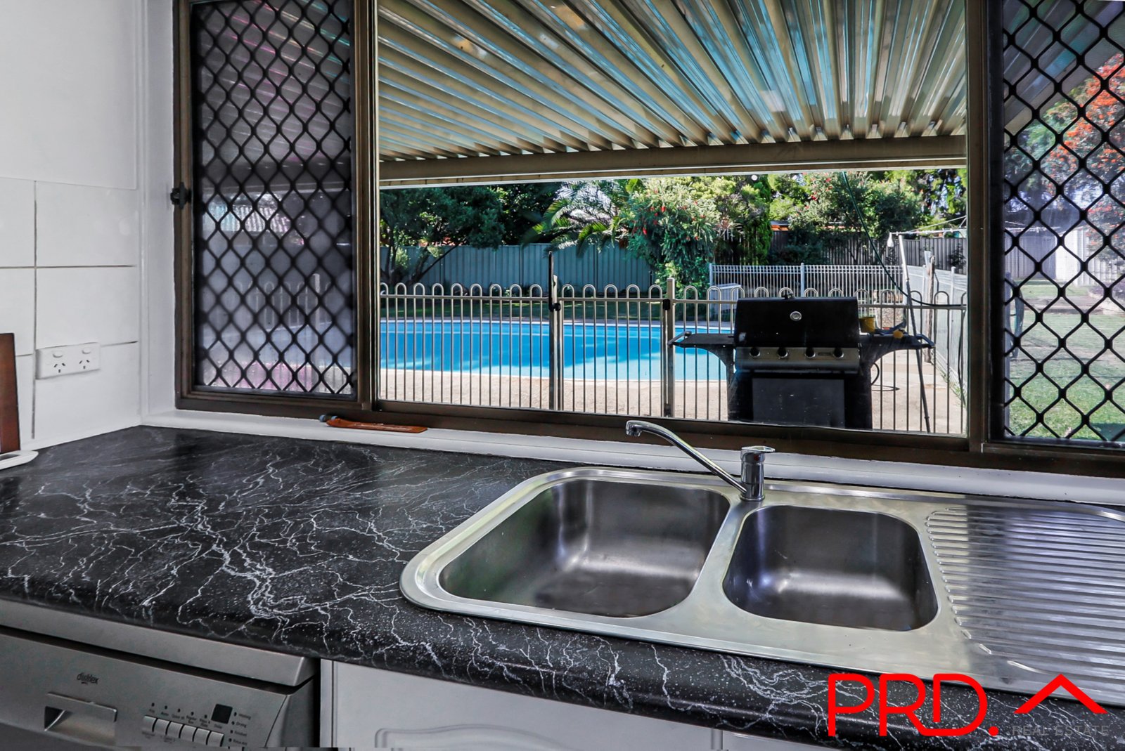 6 Waree Drive TAMWORTH 7