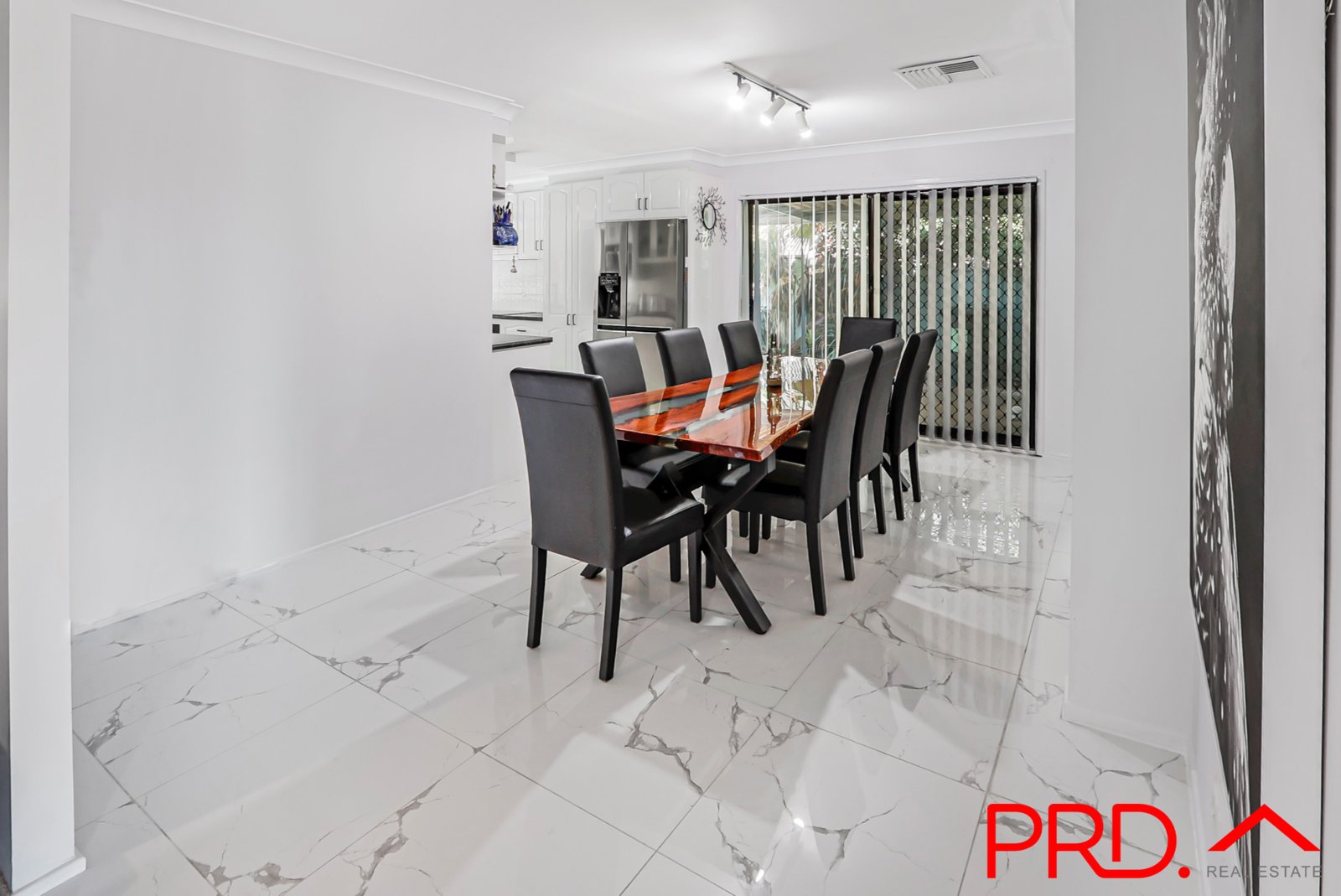 6 Waree Drive TAMWORTH 8