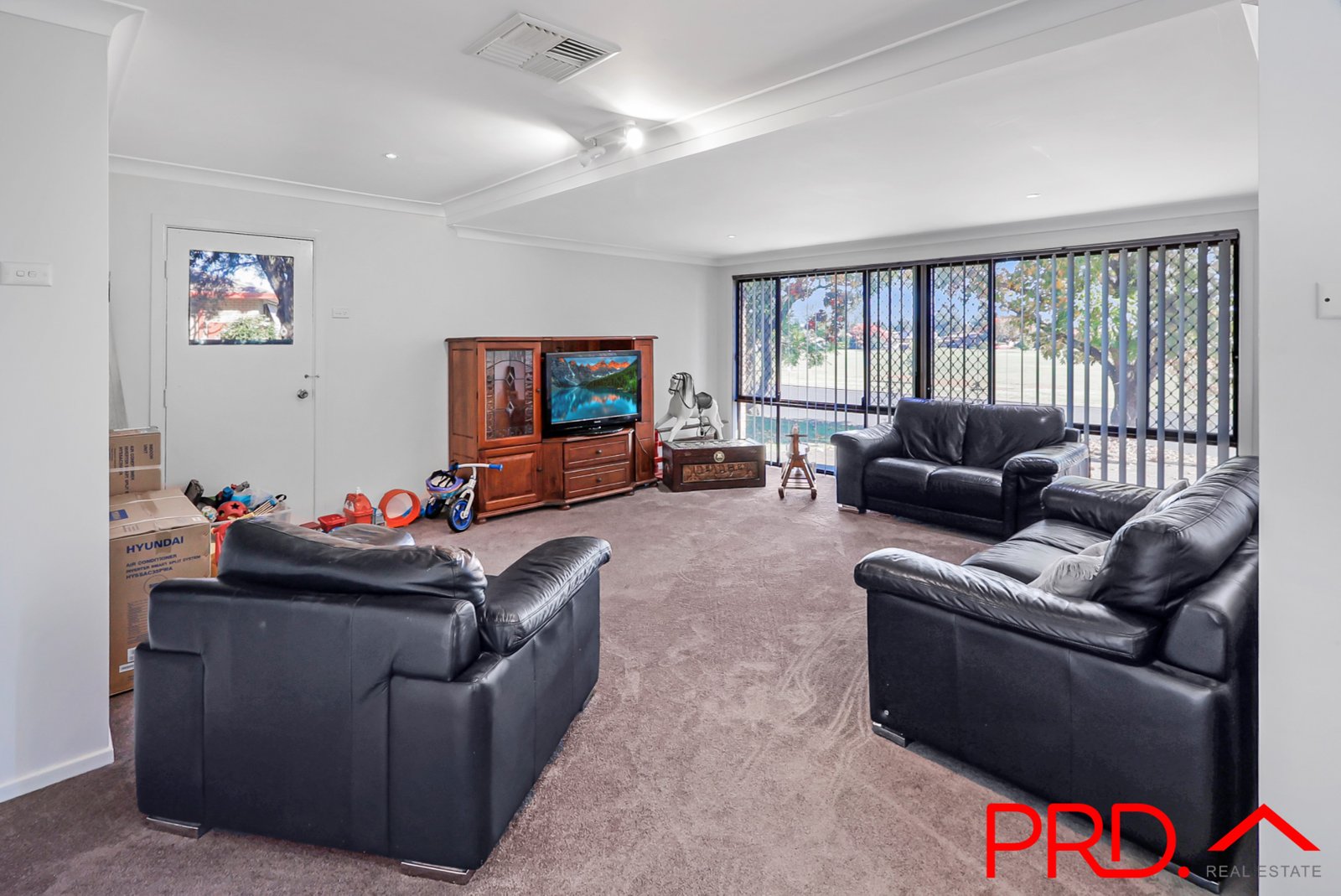 6 Waree Drive TAMWORTH 9