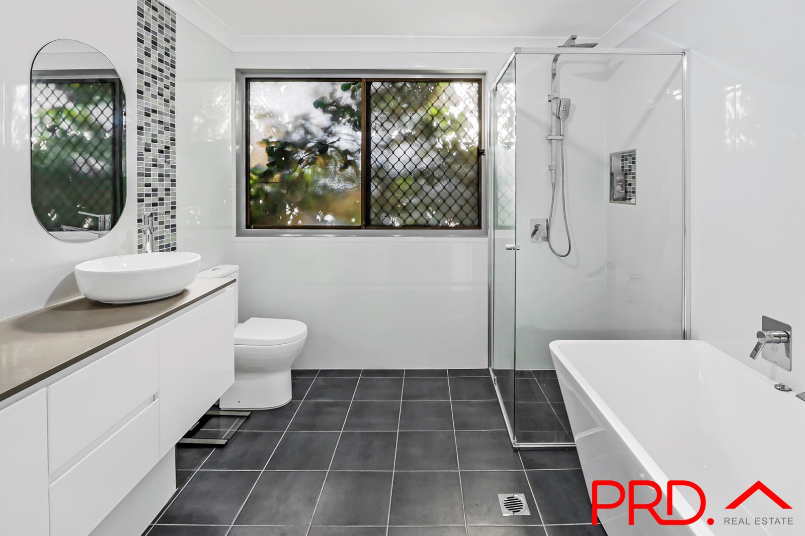 6 Waree Drive TAMWORTH 12