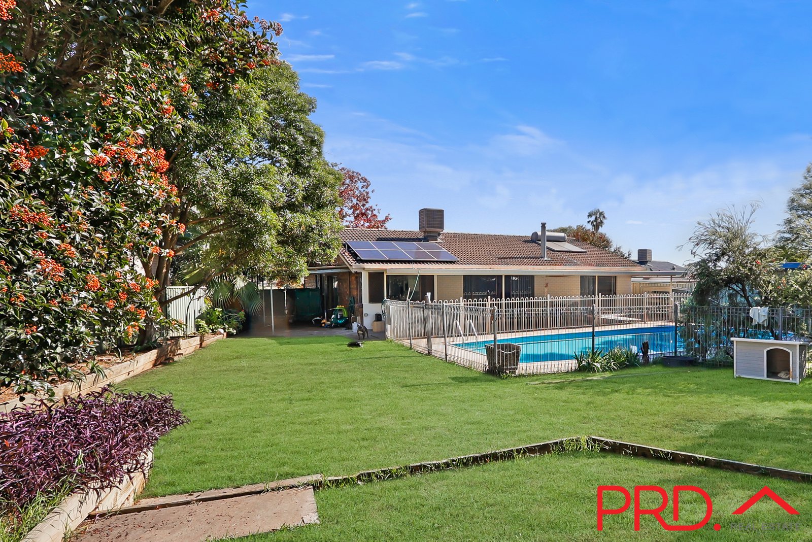 6 Waree Drive TAMWORTH 15