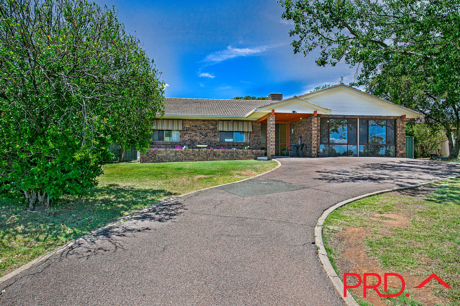 6 Waree Drive TAMWORTH 2