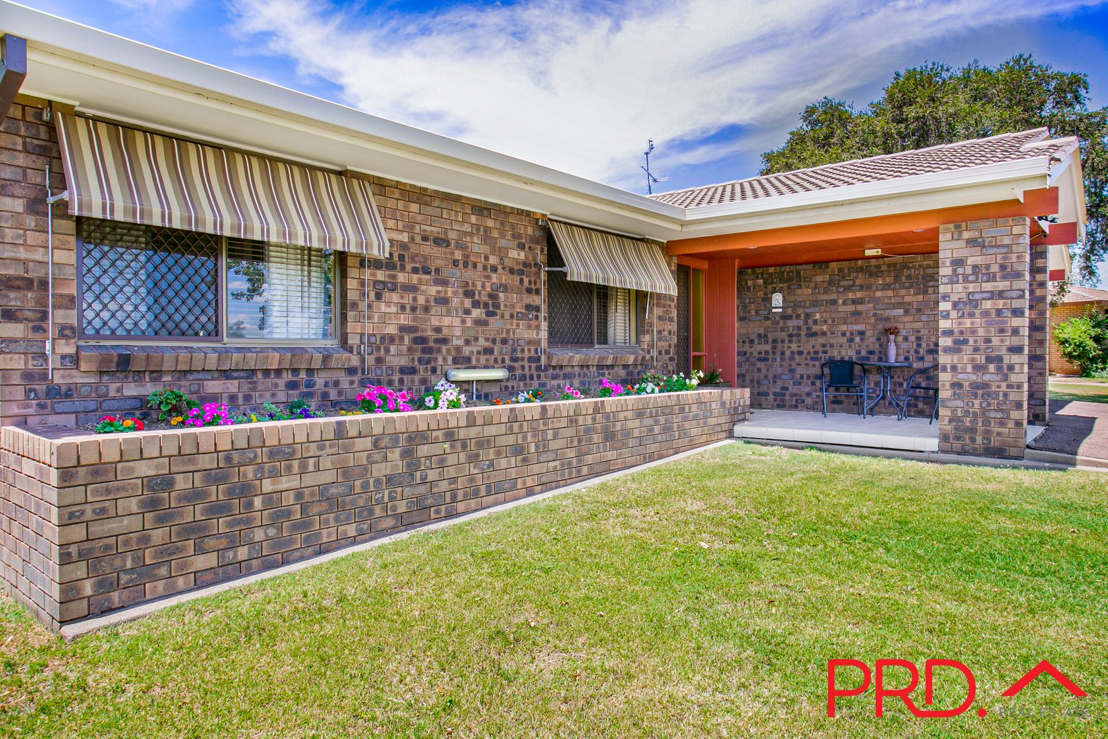 6 Waree Drive TAMWORTH 4
