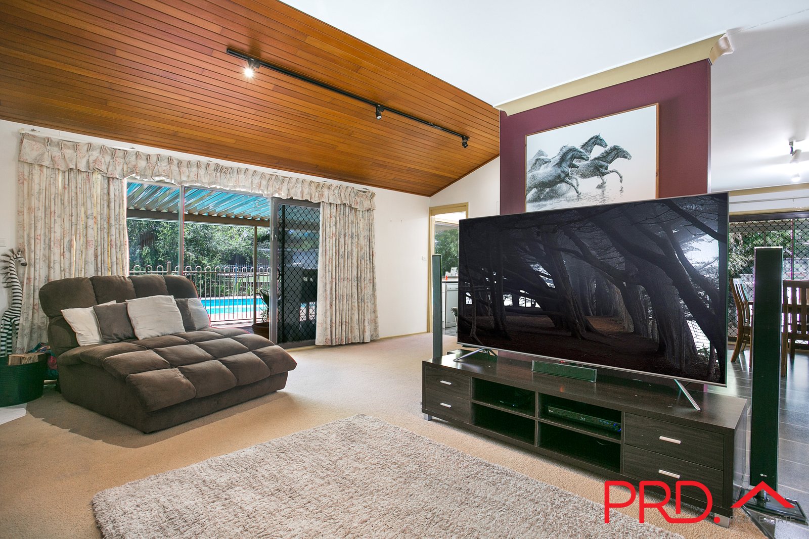 6 Waree Drive TAMWORTH 8