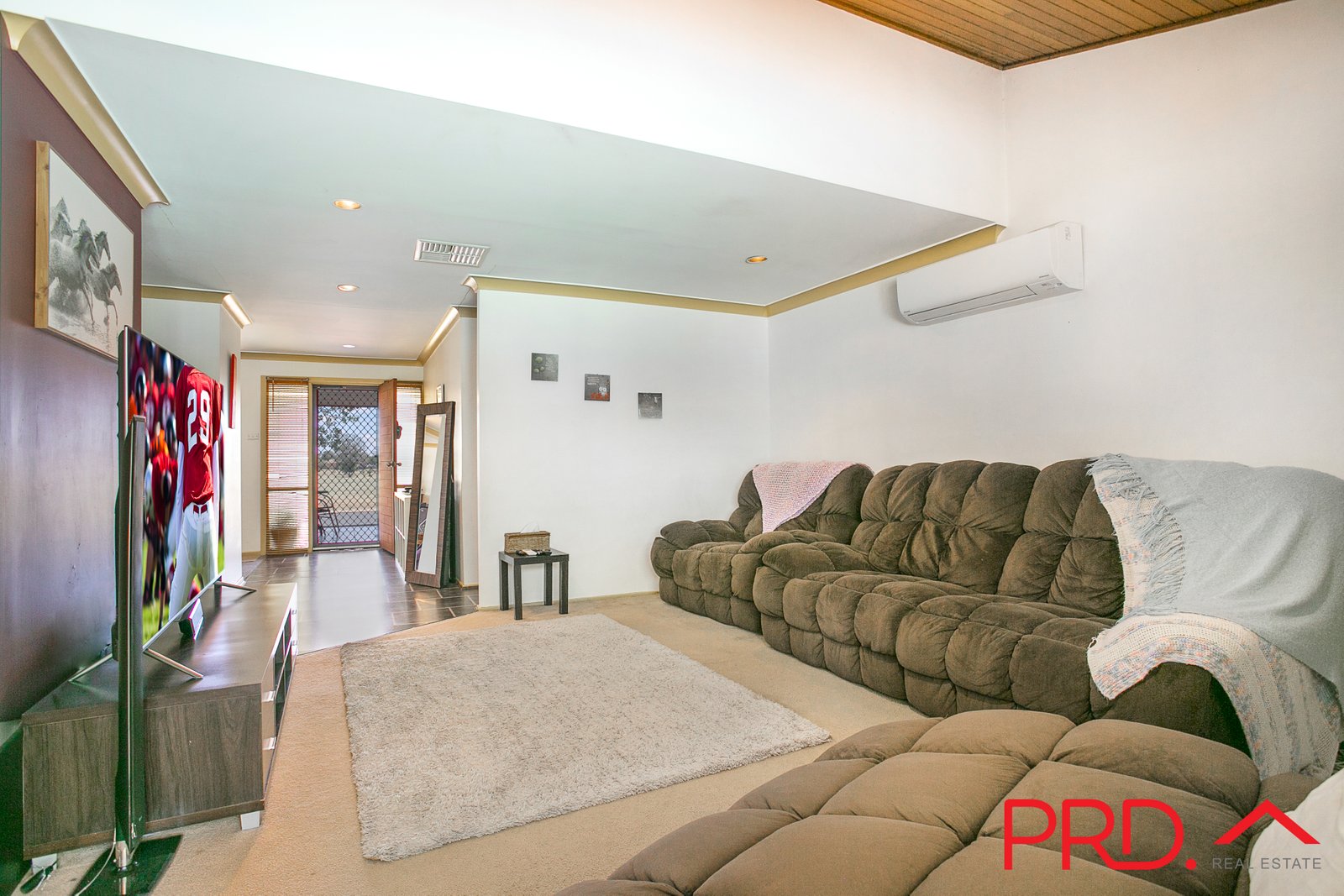 6 Waree Drive TAMWORTH 9