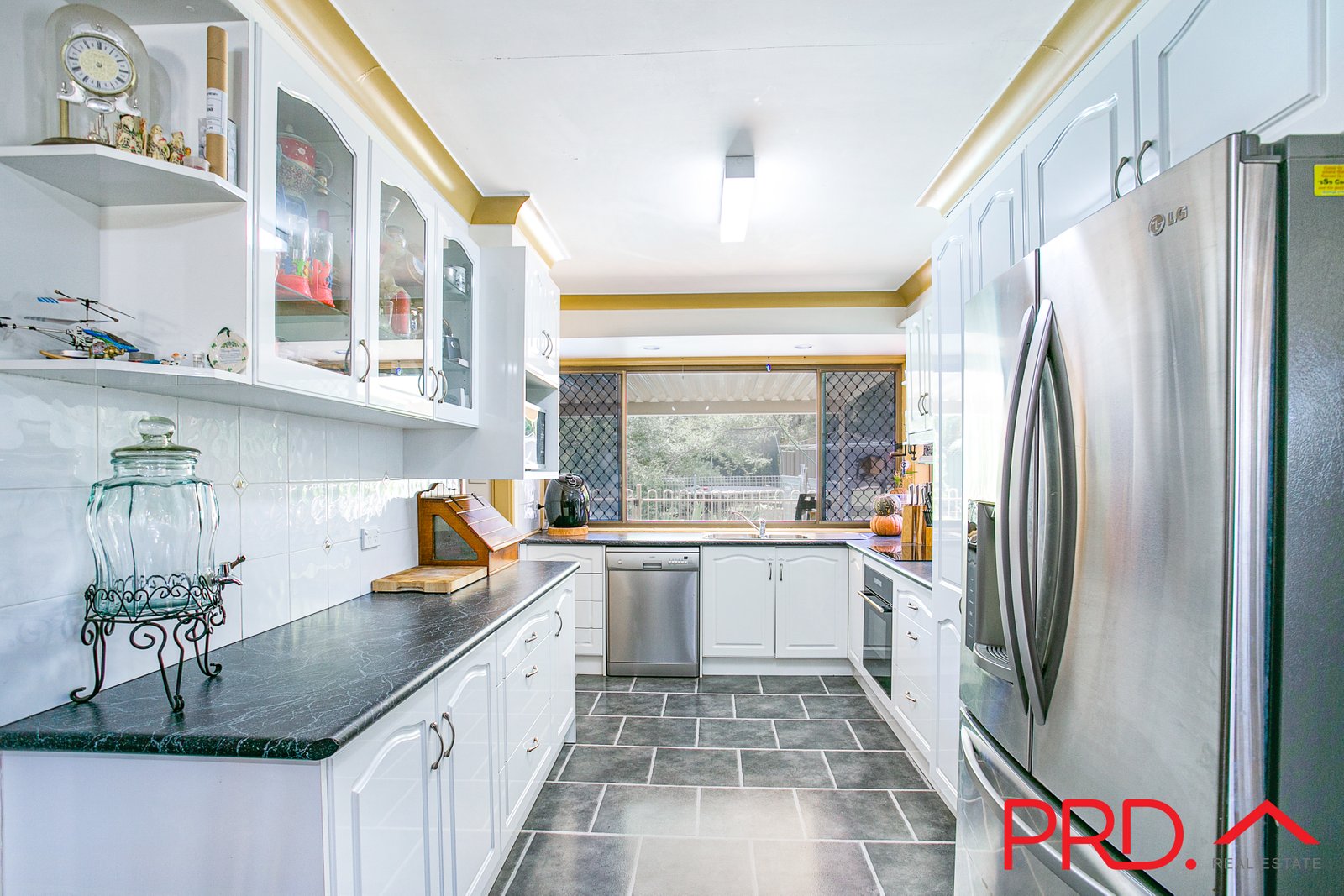 6 Waree Drive TAMWORTH 12