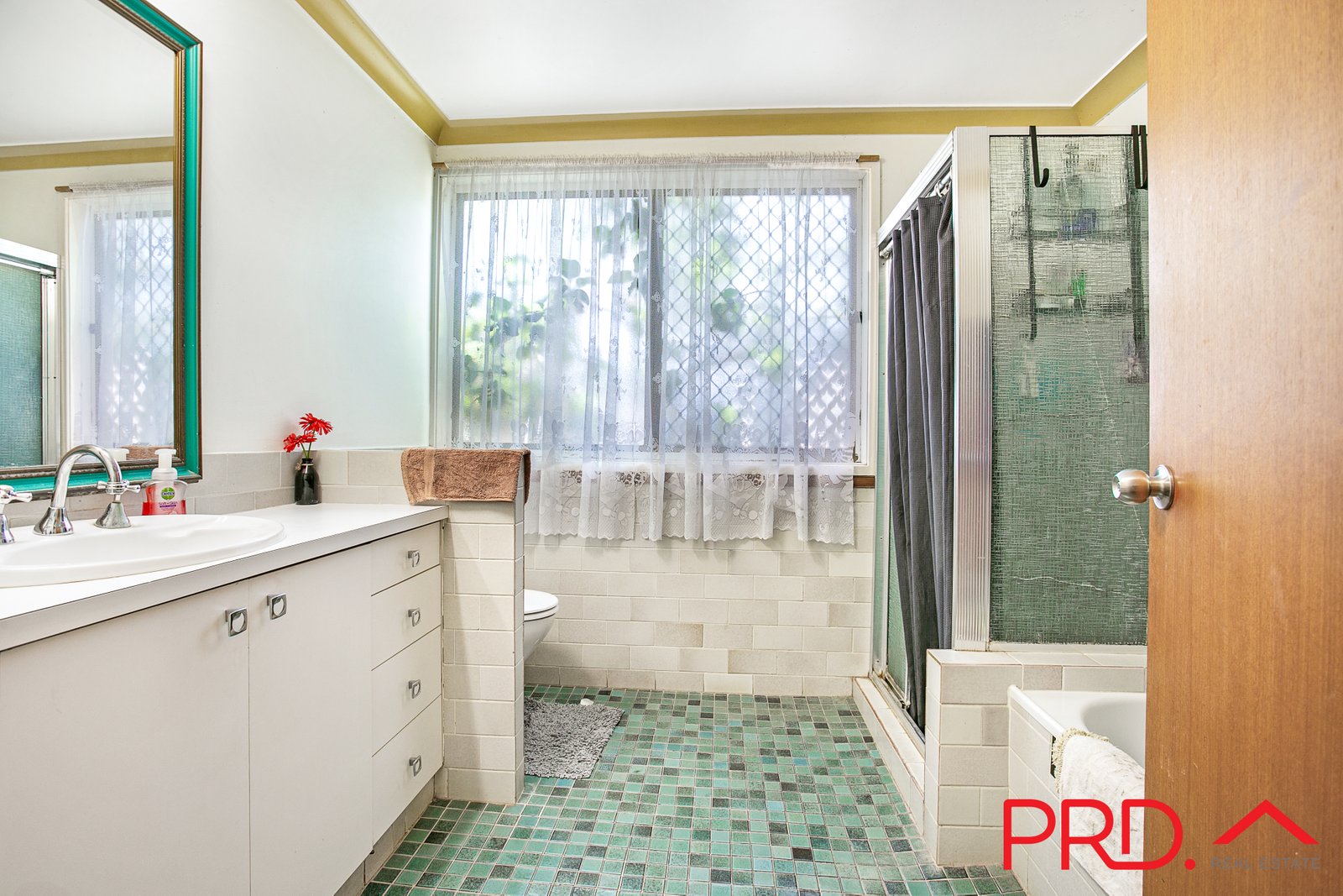 6 Waree Drive TAMWORTH 15