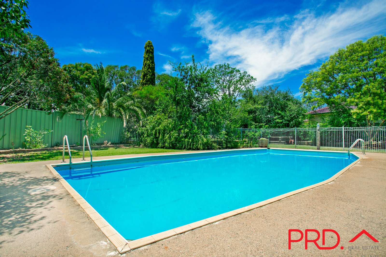 6 Waree Drive TAMWORTH 19
