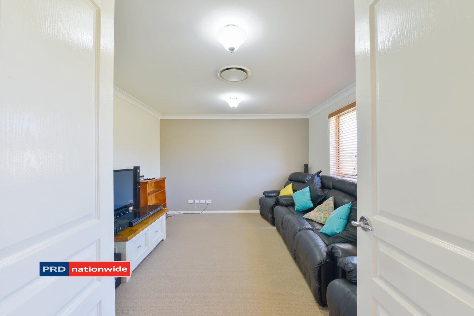 6 Warrah Drive TAMWORTH 11