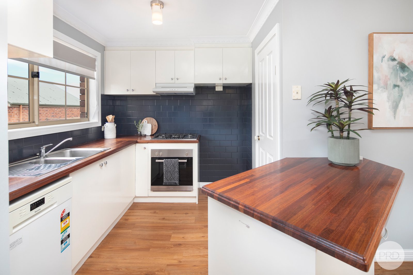 6 Warrambine Drive CANADIAN 4