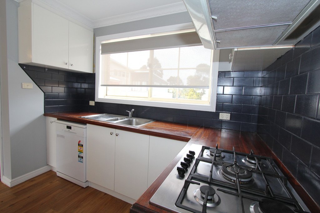 6 Warrambine Drive CANADIAN 4