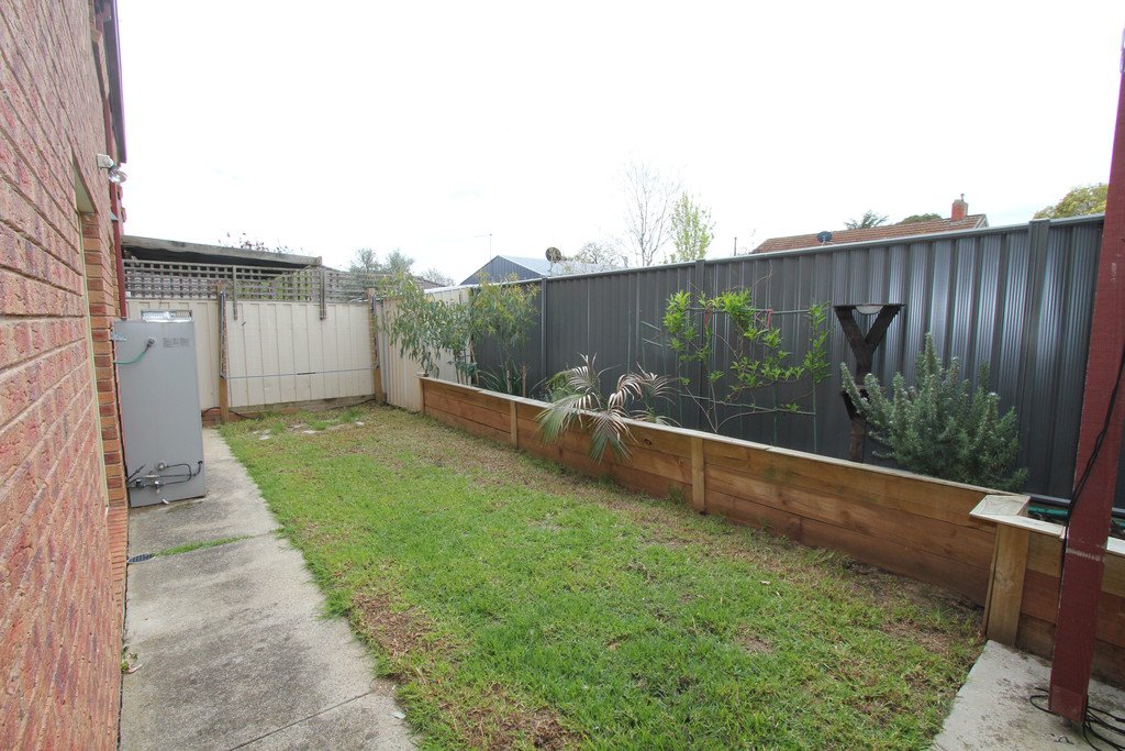 6 Warrambine Drive CANADIAN 16