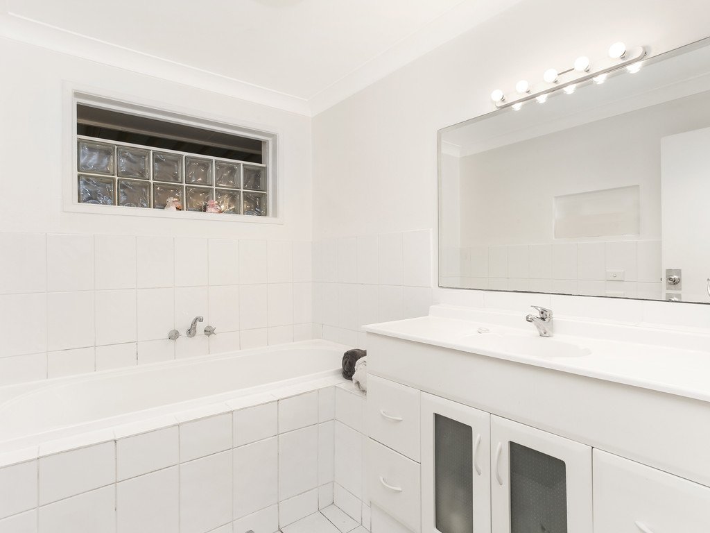 6 Wattle Street VARSITY LAKES 18