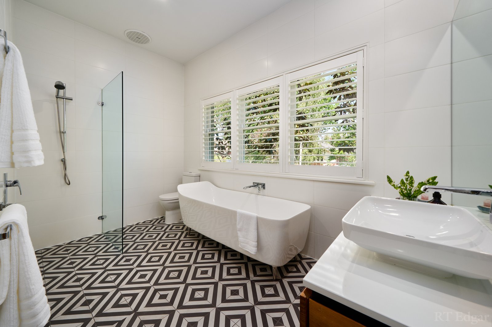 Real Estate and Property in 6 Wavenhoe Avenue, St Kilda East, VIC