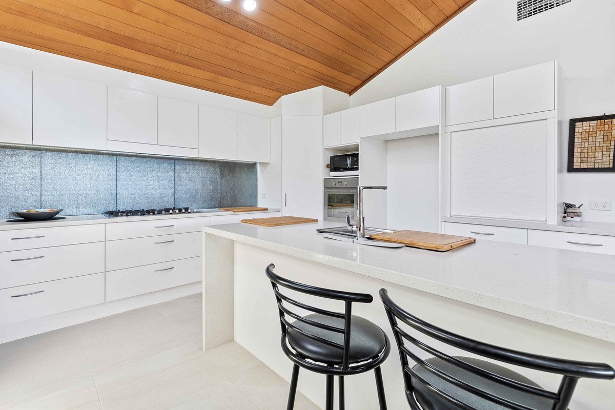 6 Wedgebill Parade BURLEIGH WATERS 3