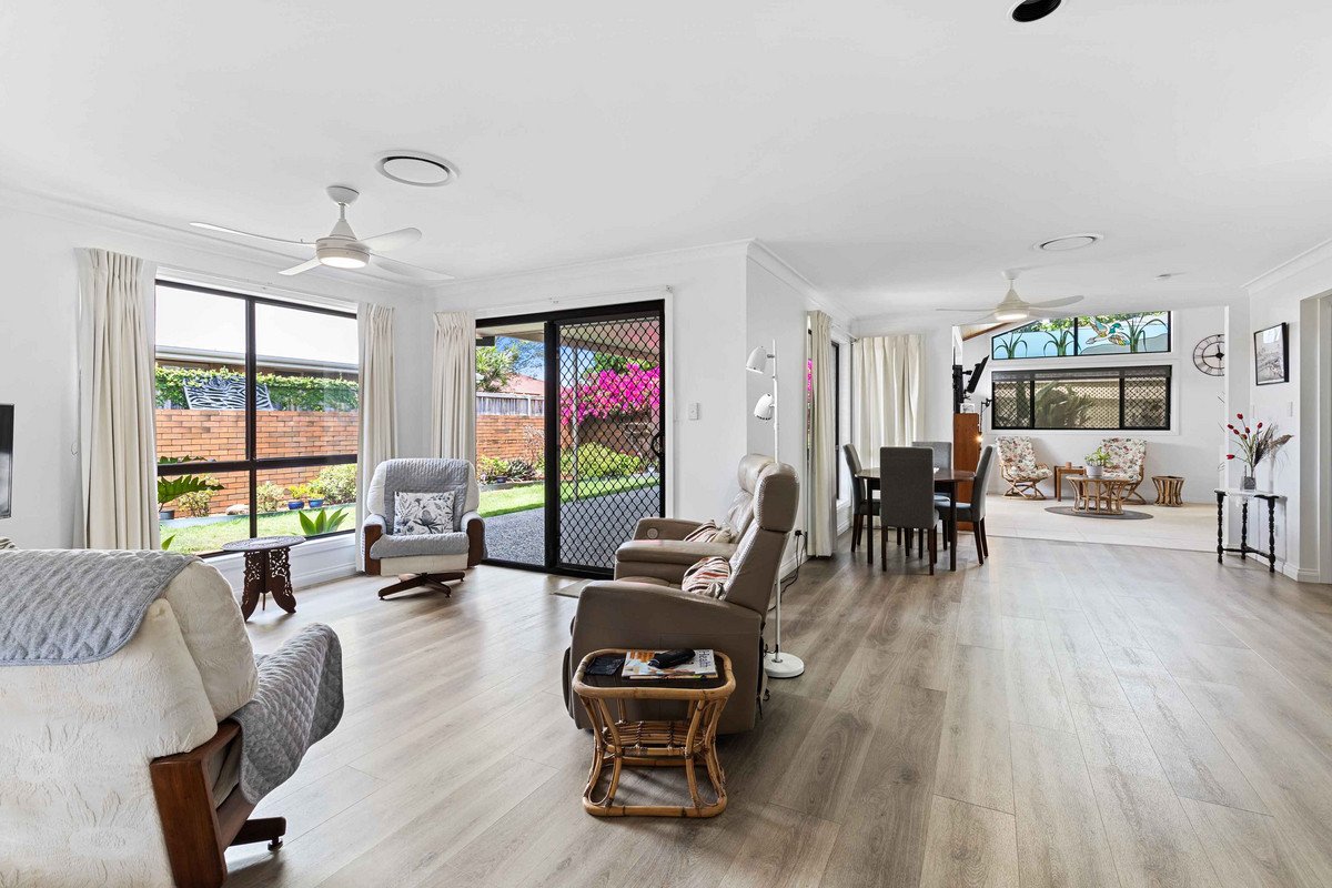 6 Wedgebill Parade BURLEIGH WATERS 9