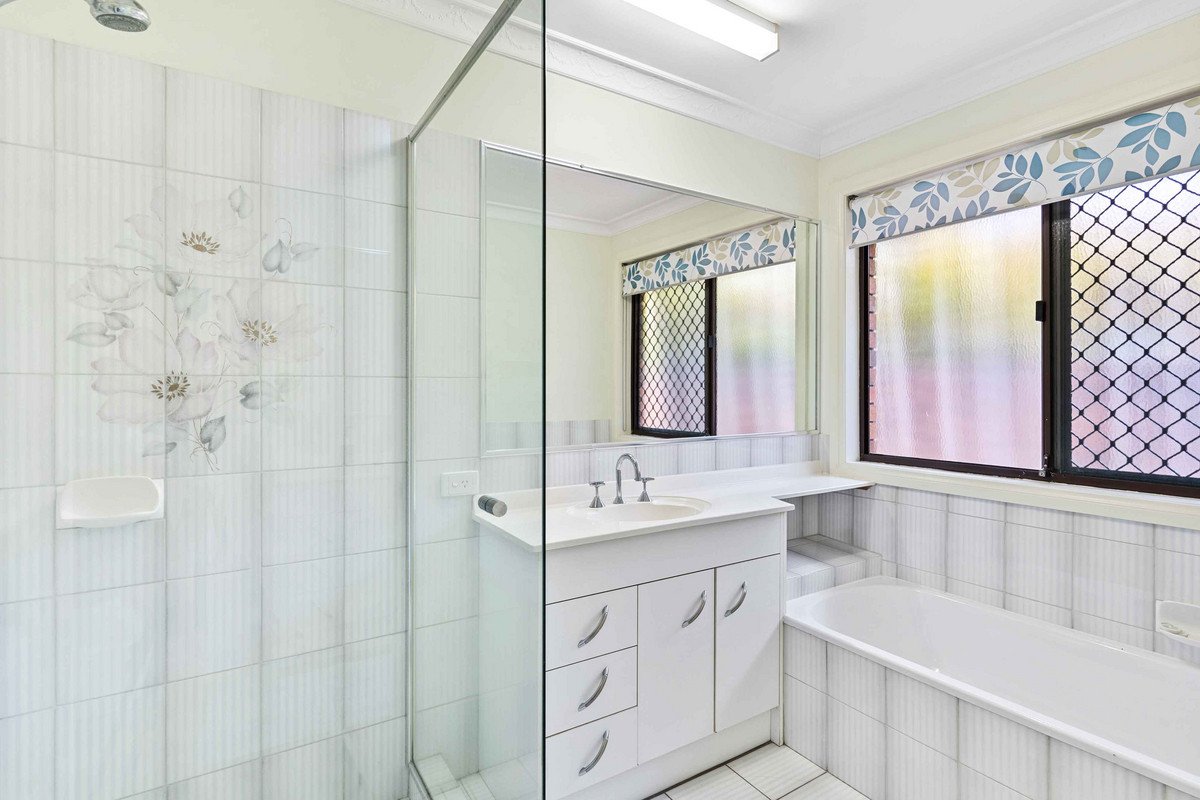 6 Wedgebill Parade BURLEIGH WATERS 17