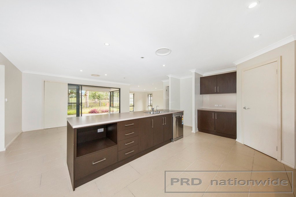 6 Weemala Close ABERGLASSLYN 3