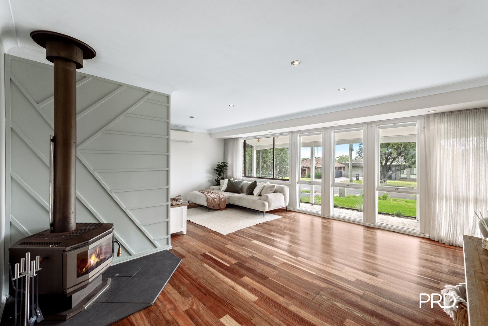 6 Westmont Drive SOUTH PENRITH 3