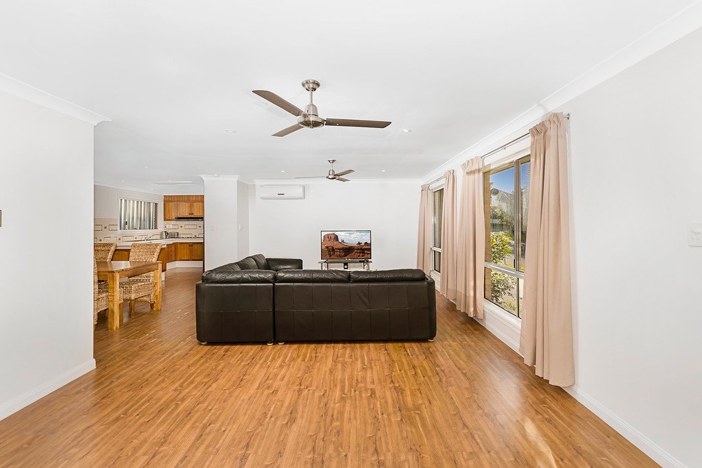 6 Whitian Drive CARRARA 3