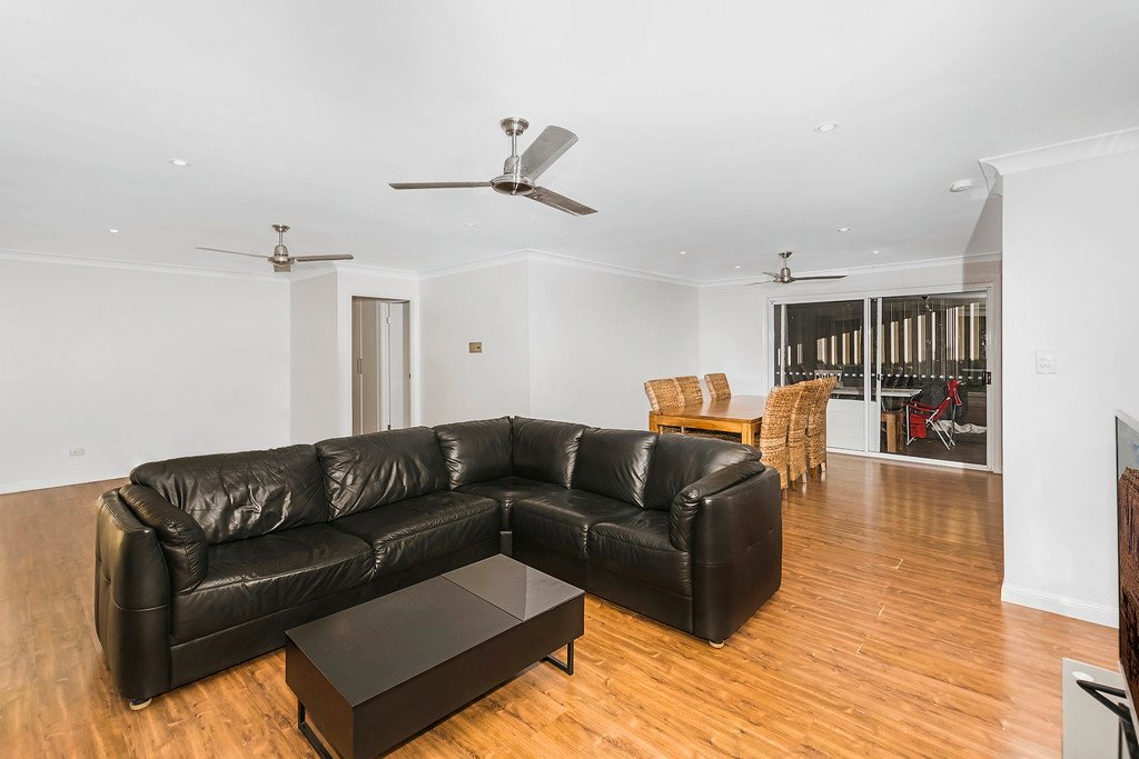 6 Whitian Drive CARRARA 4