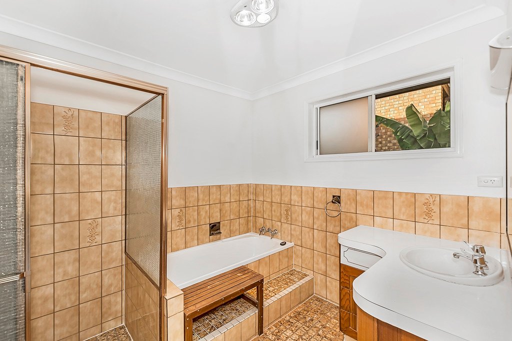 6 Whitian Drive CARRARA 10