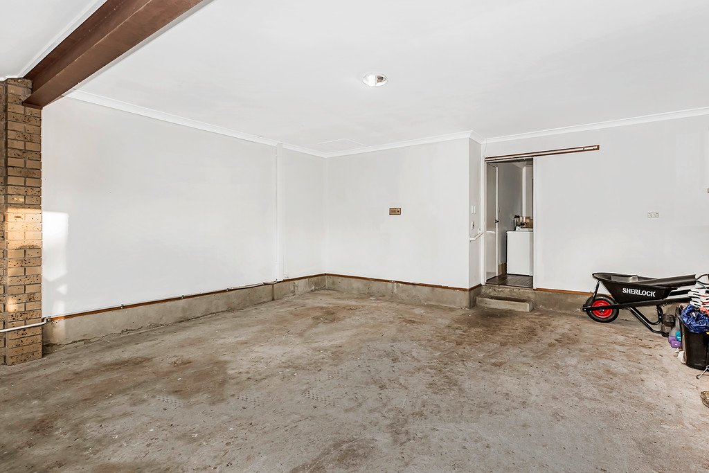 6 Whitian Drive CARRARA 12