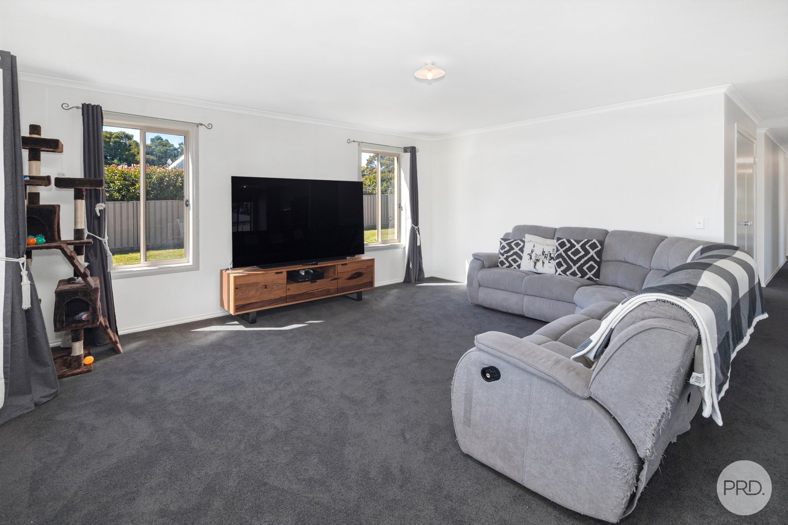 6 Woodlands Road ENFIELD 8