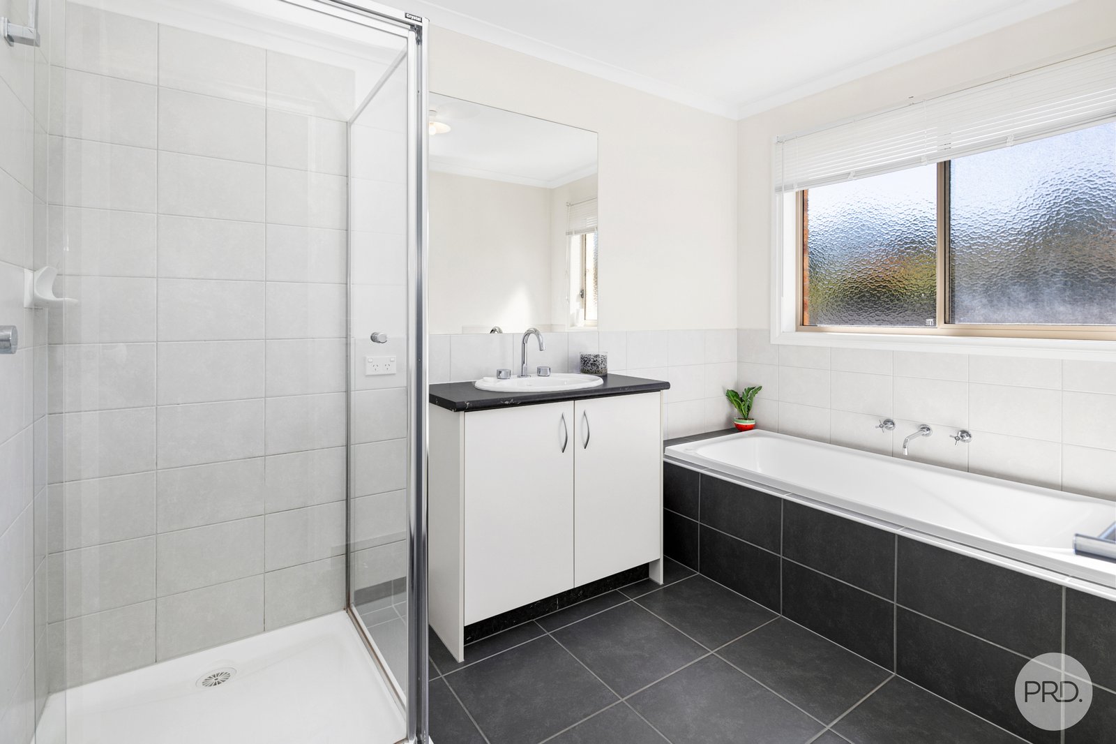 6 Woodlands Road ENFIELD 10