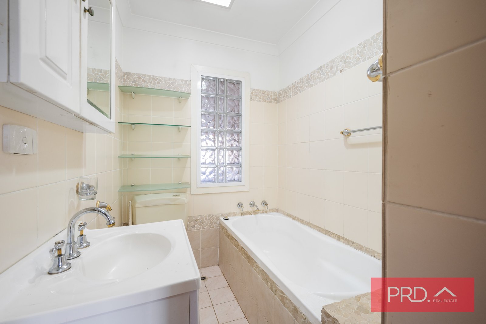 6 Wych Avenue LURNEA 7