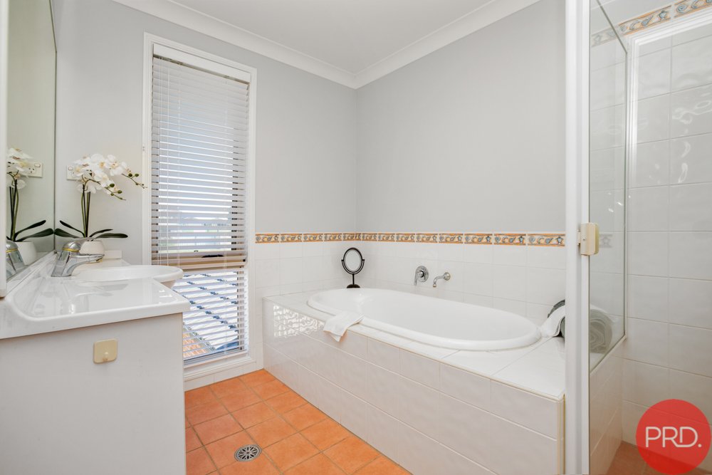 6 Yaldara Avenue THORNTON 27