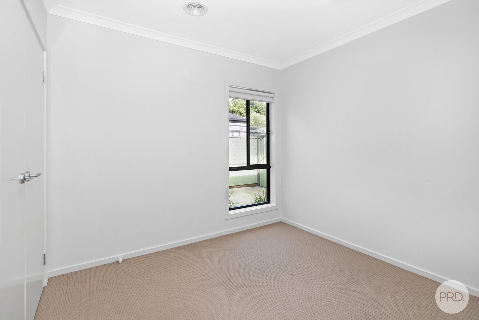 6 Zelkova Place LAKE GARDENS 4