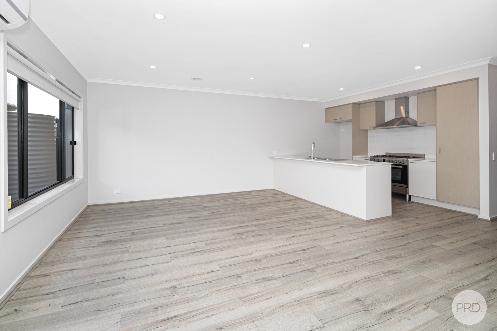 6 Zelkova Place LAKE GARDENS 10