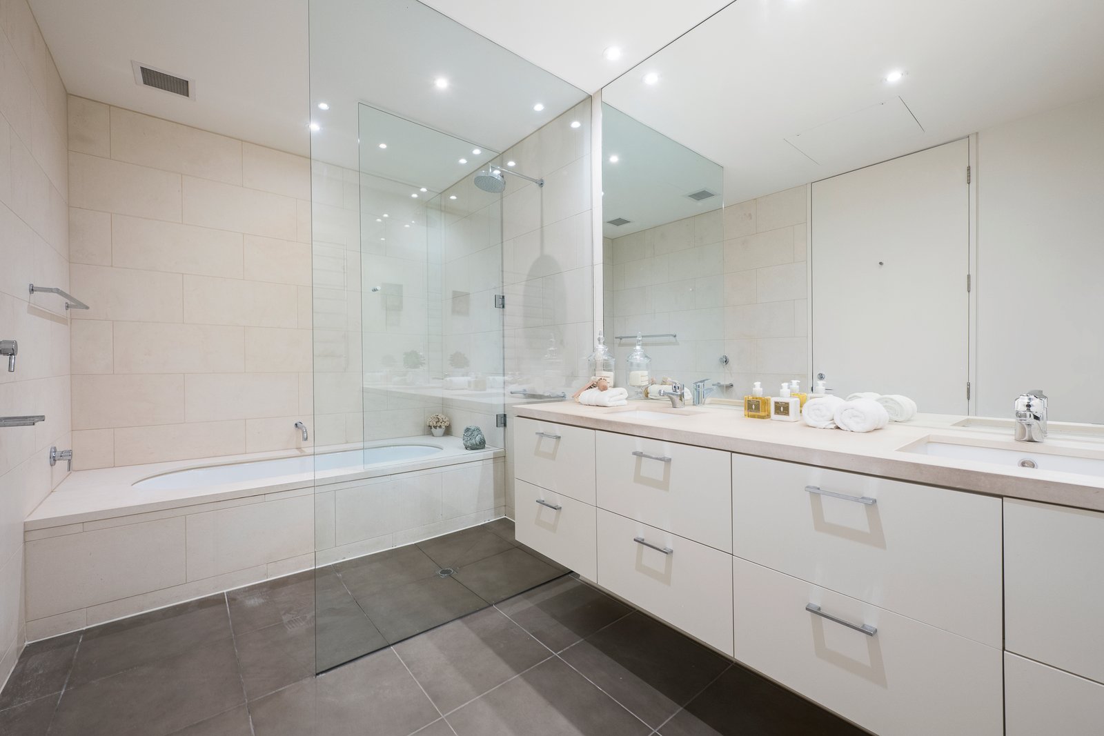 Real Estate and Property in 60 Agnes Street, East Melbourne, VIC