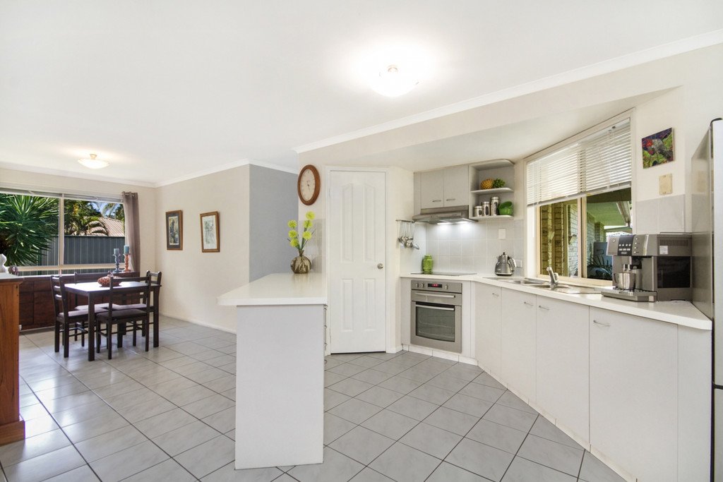 60 Covent Gardens Way BANORA POINT 3