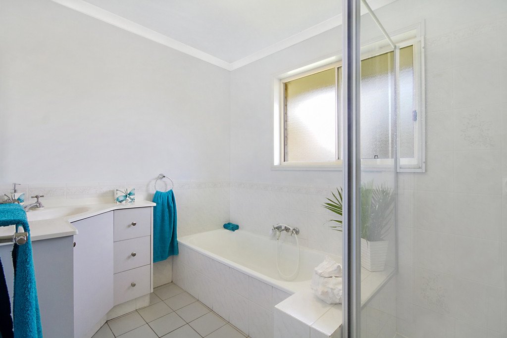 60 Covent Gardens Way BANORA POINT 6