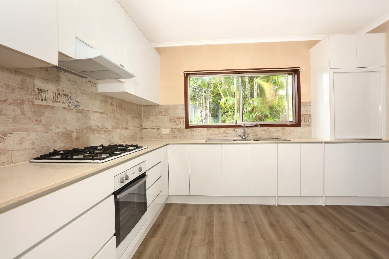 60 Currumburra Road ASHMORE 3