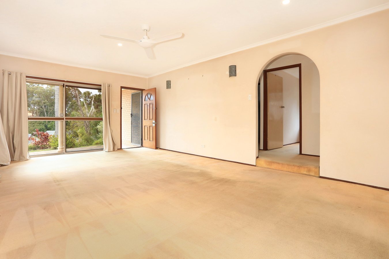 60 Currumburra Road ASHMORE 11