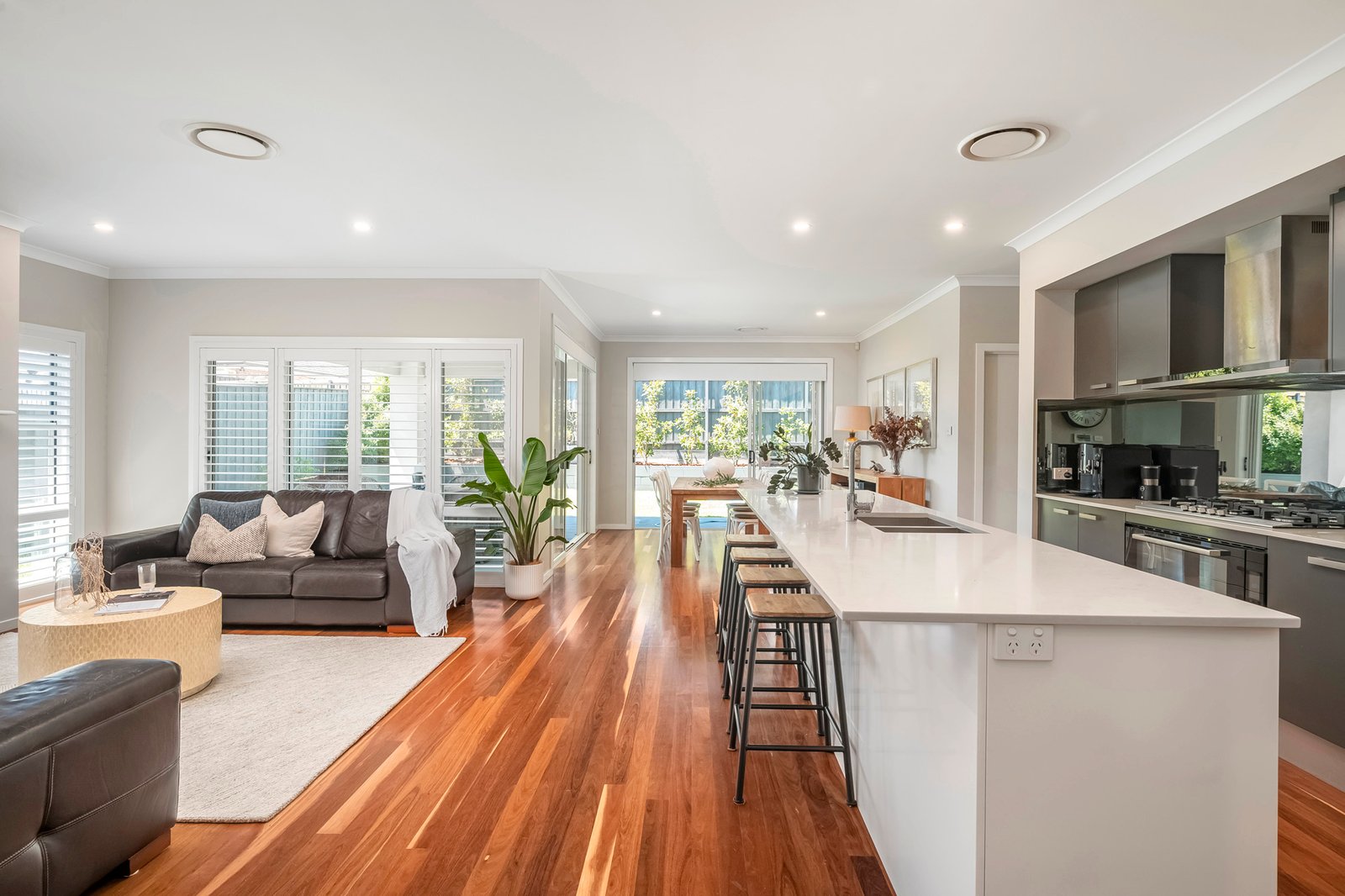 60 Emperor Parade CHISHOLM 1