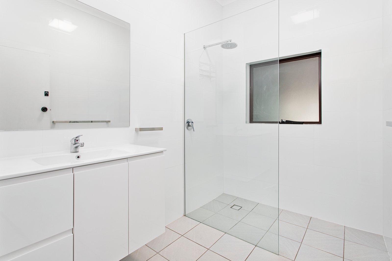 60 Flagstaff Rd  WARRAWONG 8