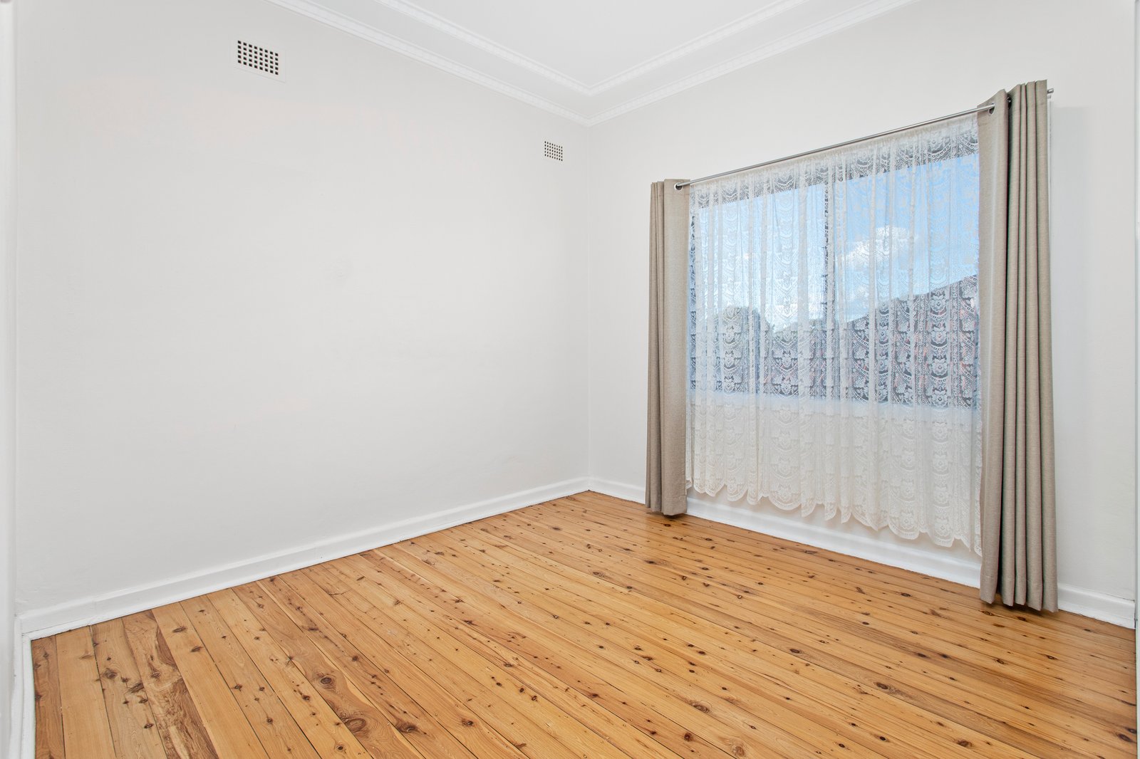 60 Flagstaff Rd  WARRAWONG 4