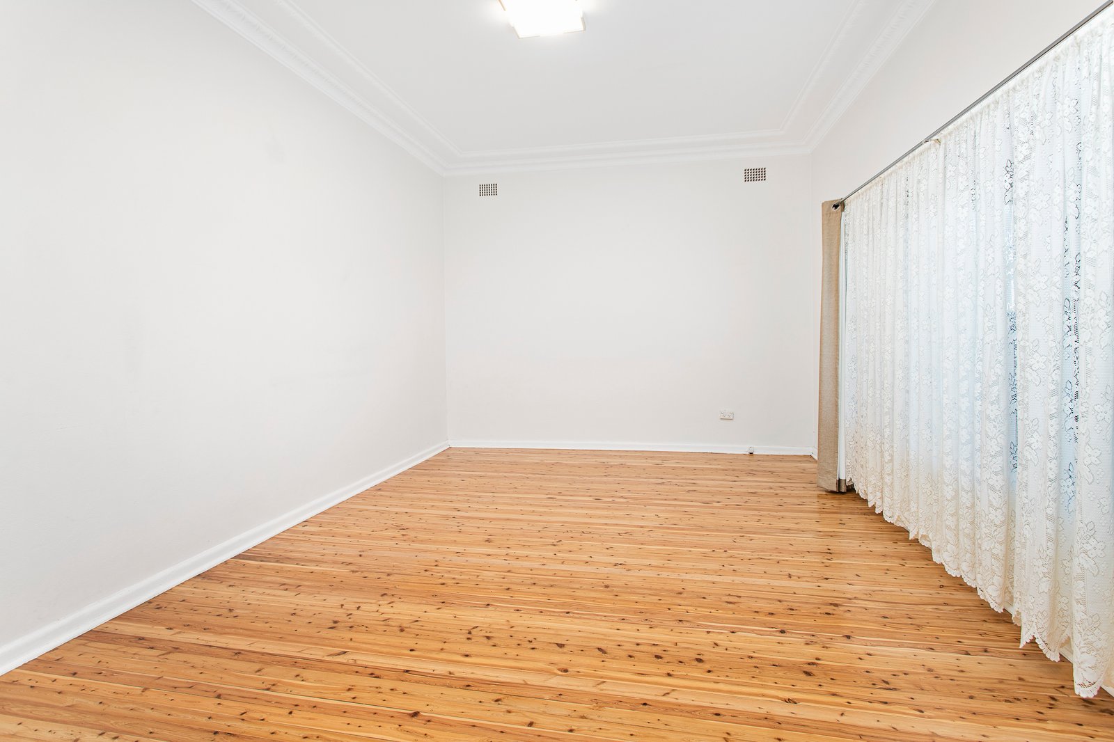 60 Flagstaff Rd  WARRAWONG 9