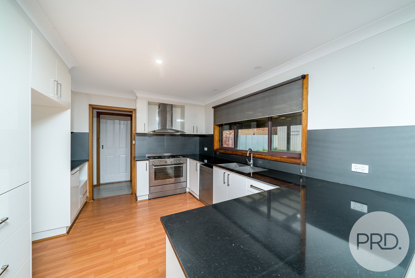 60 Graham Street LAKE ALBERT 2