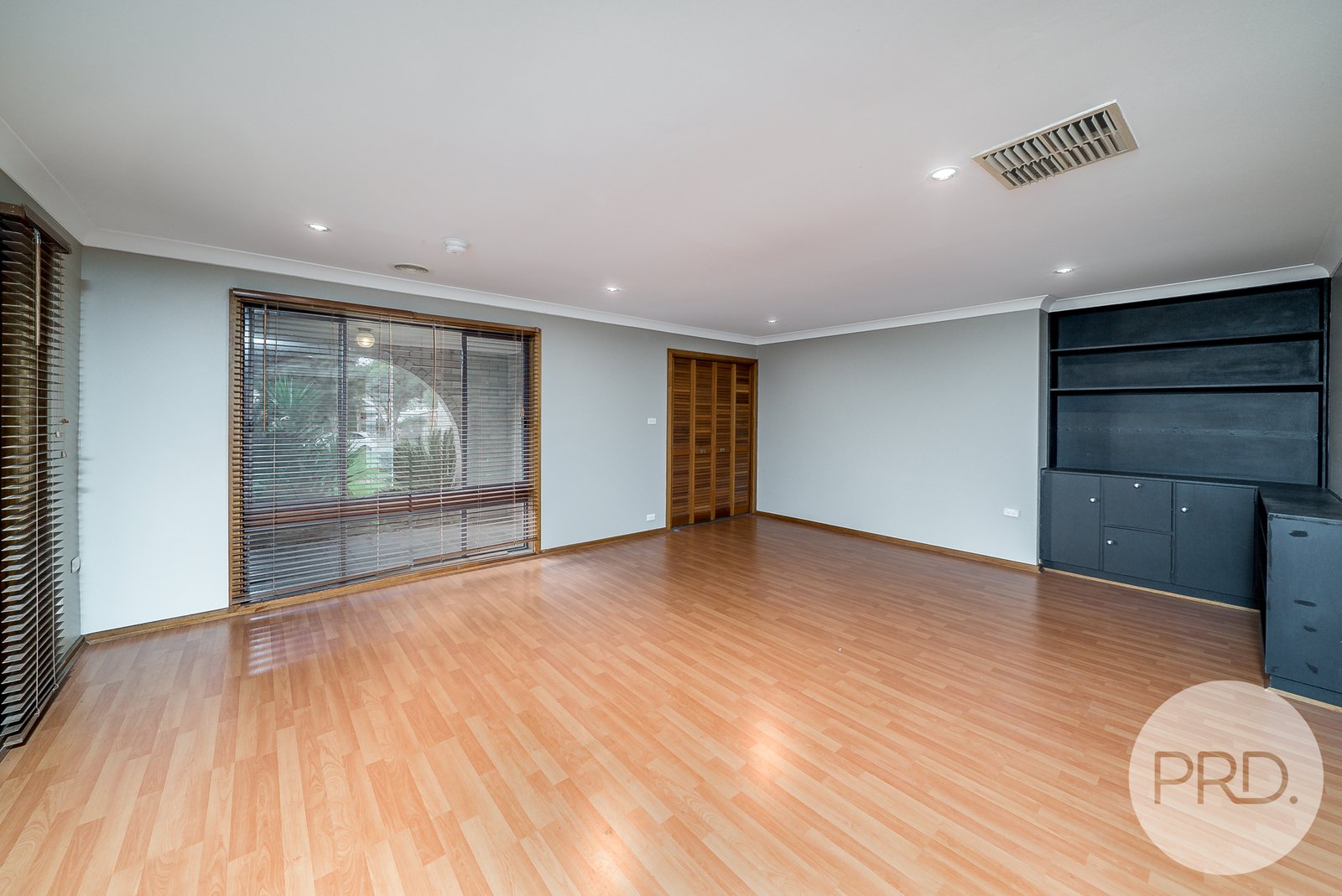 60 Graham Street LAKE ALBERT 3