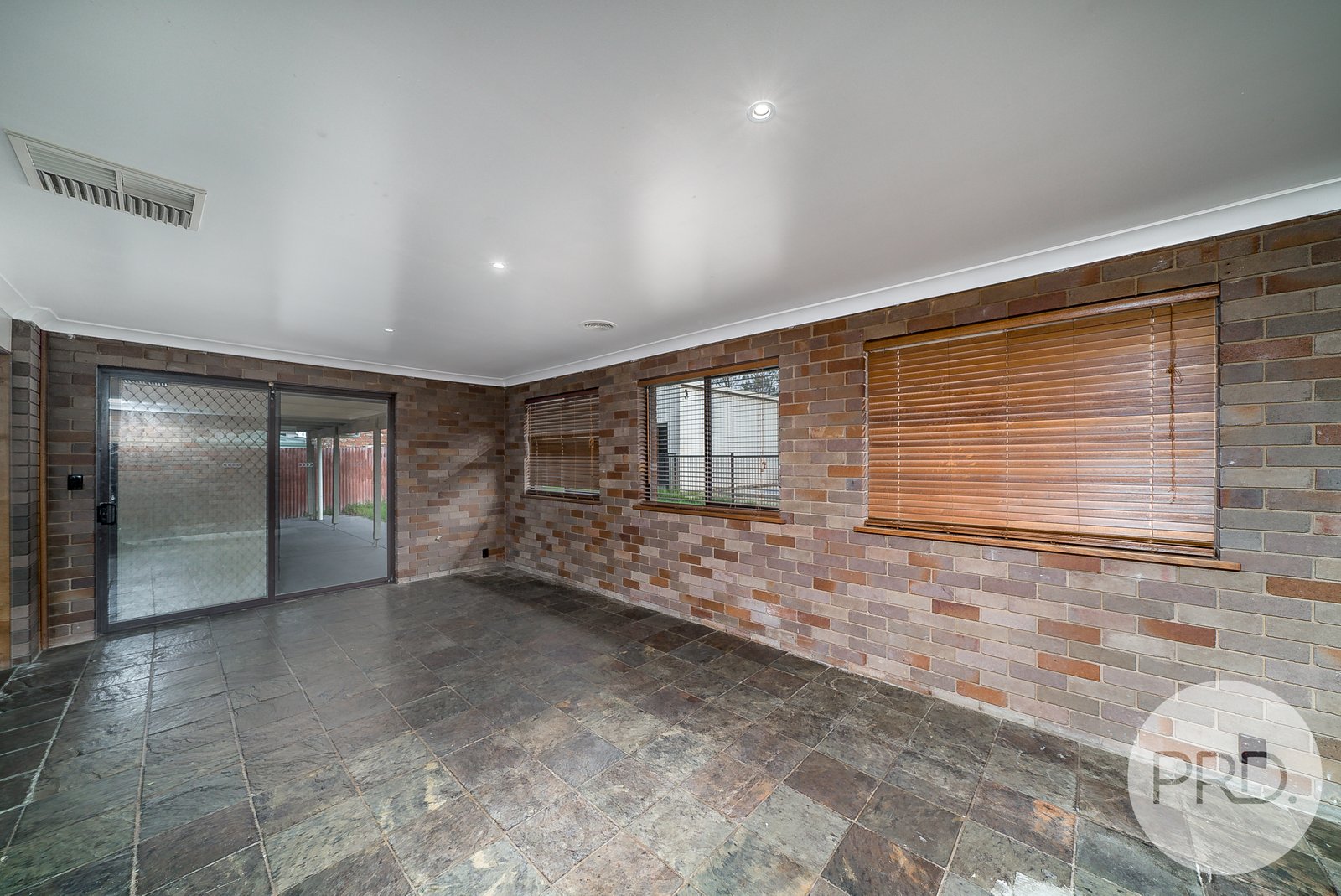 60 Graham Street LAKE ALBERT 4