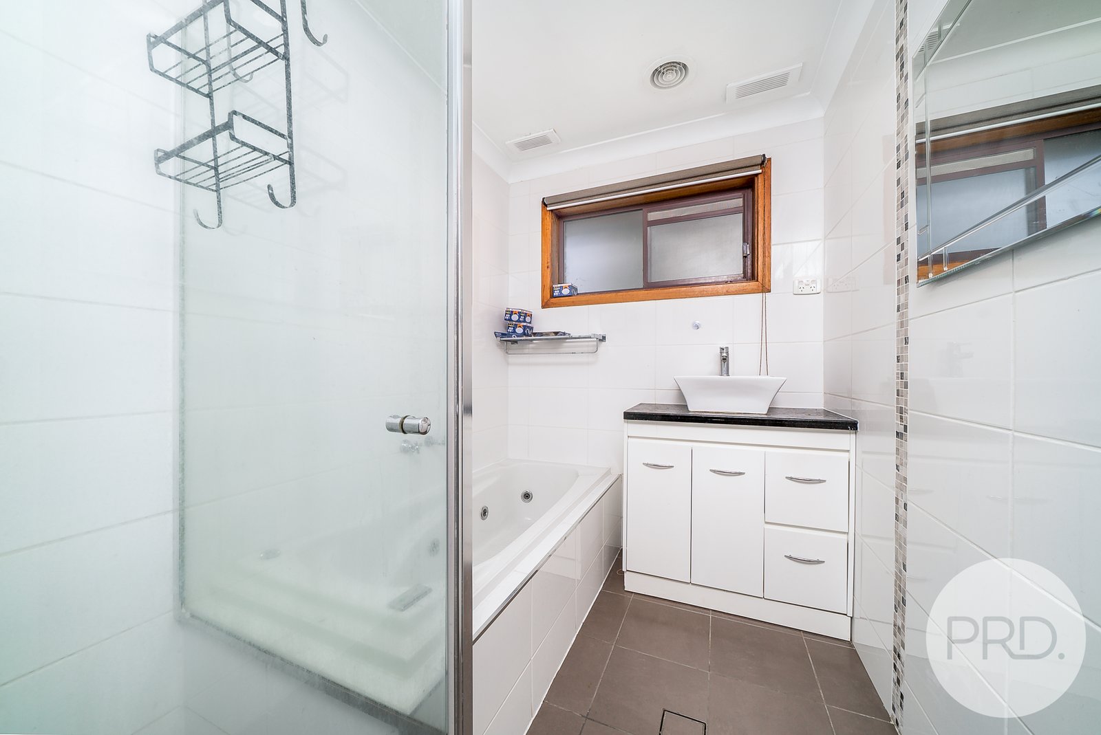 60 Graham Street LAKE ALBERT 9