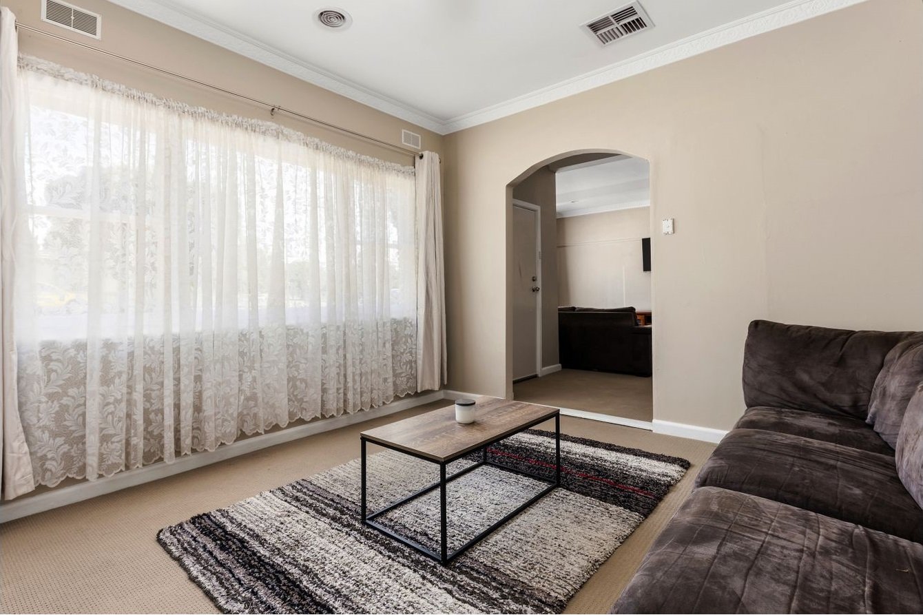 60 Holdsworth Road LONG GULLY 4